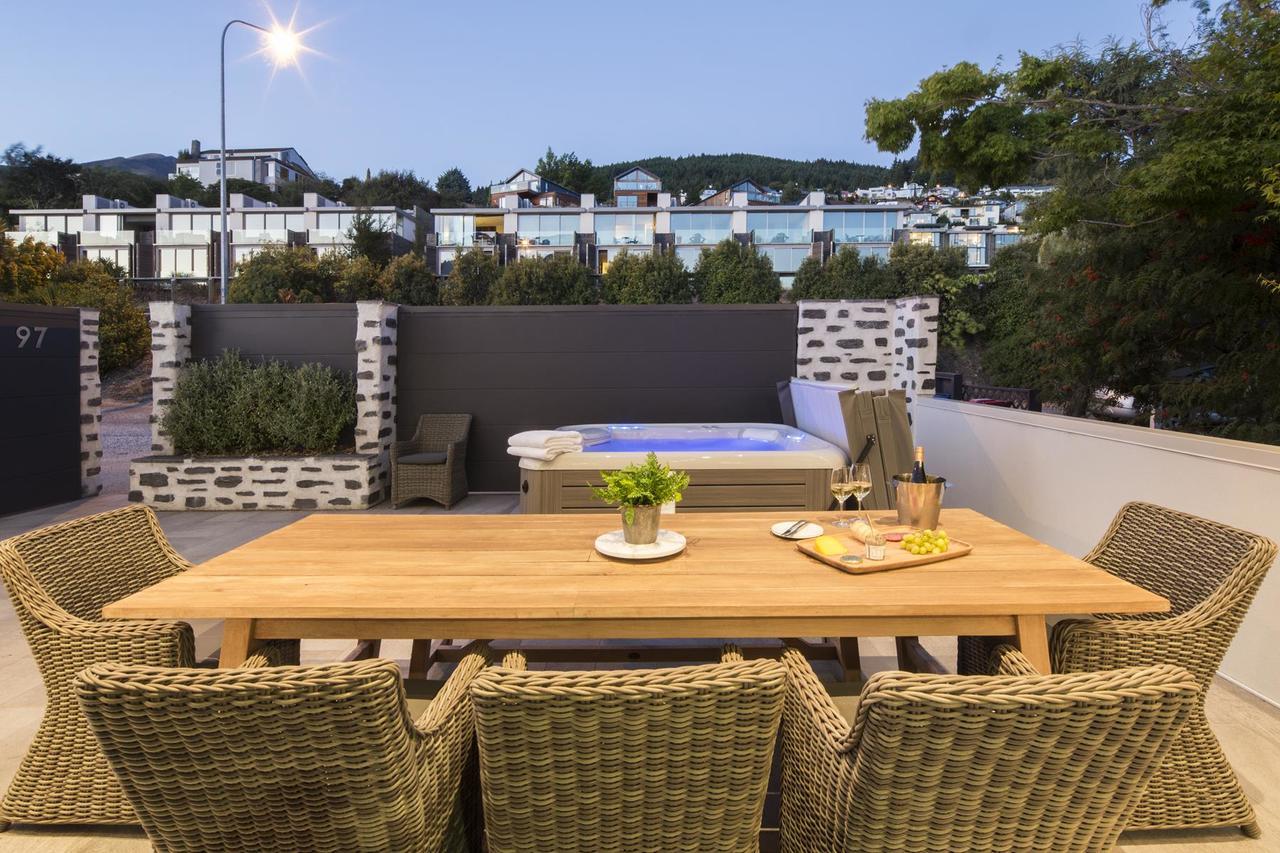 Lakefront Luxury By Amazing Accom Куийнстаун Екстериор снимка