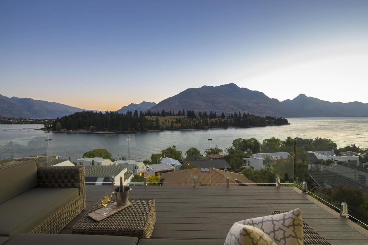 Lakefront Luxury By Amazing Accom Куийнстаун Екстериор снимка