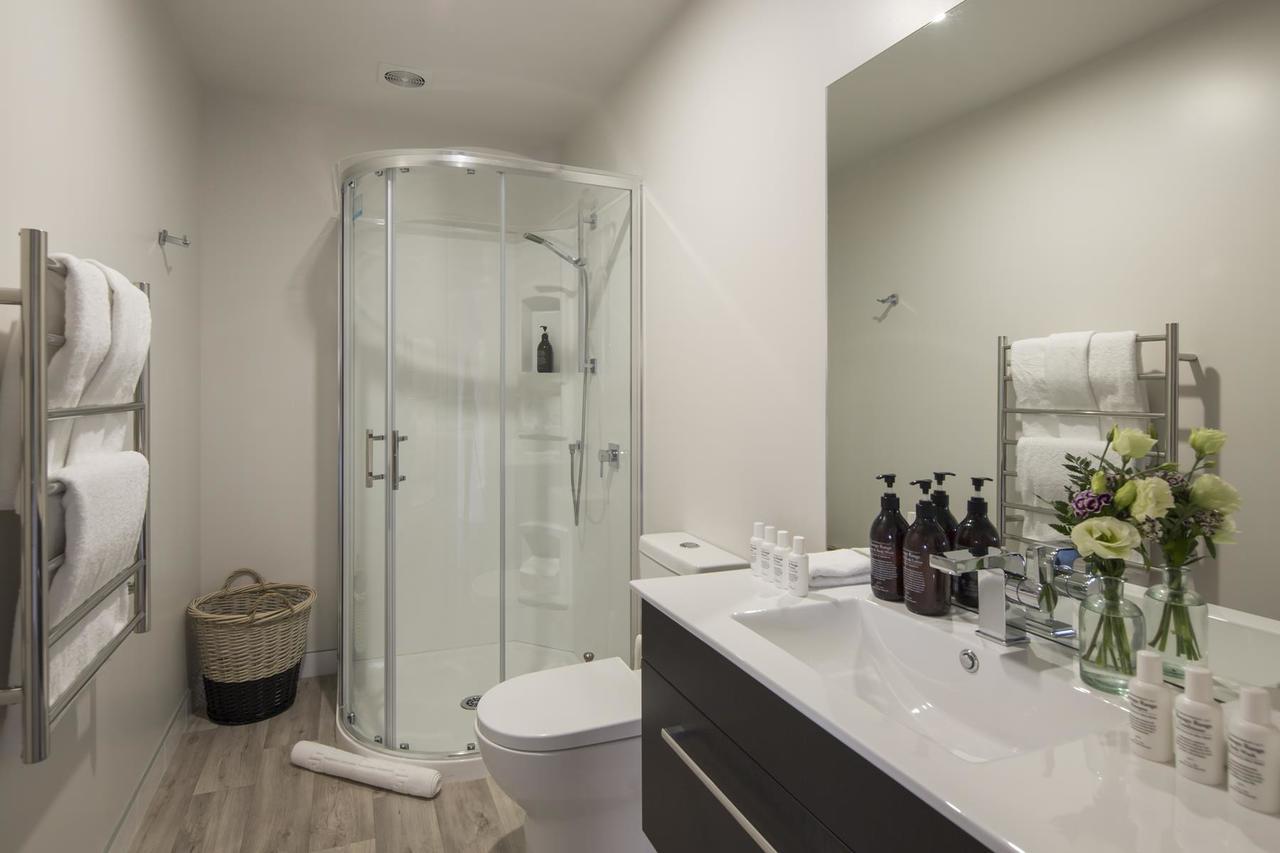 Lakefront Luxury By Amazing Accom Куийнстаун Екстериор снимка